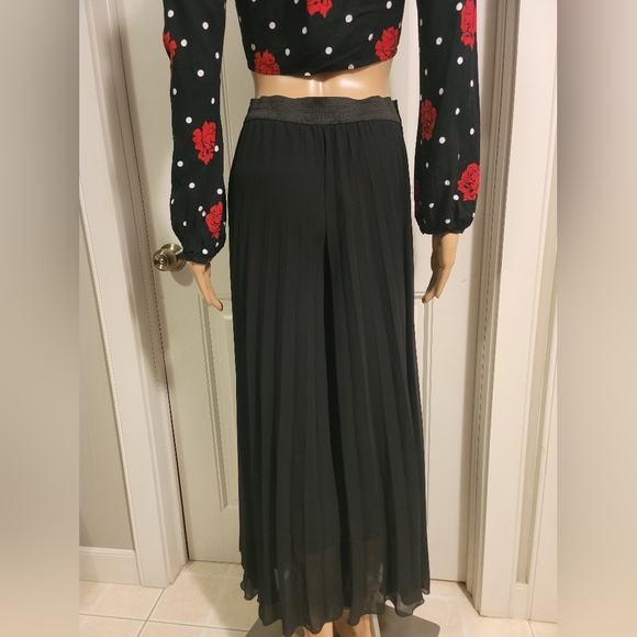 Butterscotch Black Pleated Culotte with Stretchy Waist - Picture 6 of 7